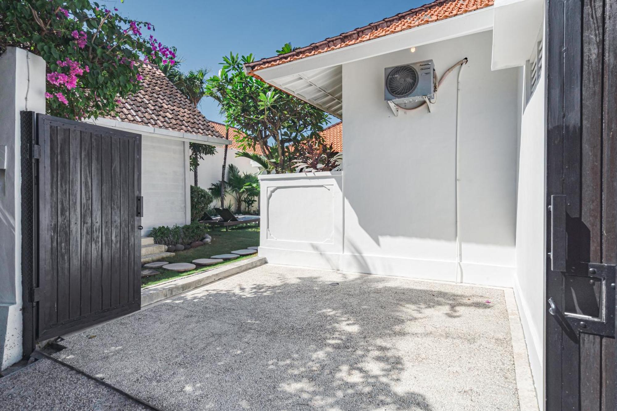 Green Garden Seminyak Villa Exteriör bild